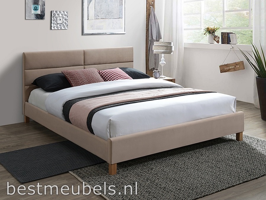 Een tweepersoonsbed van velvet kan zorgen voor een elegant en chique gevoel in de slaapkamer.